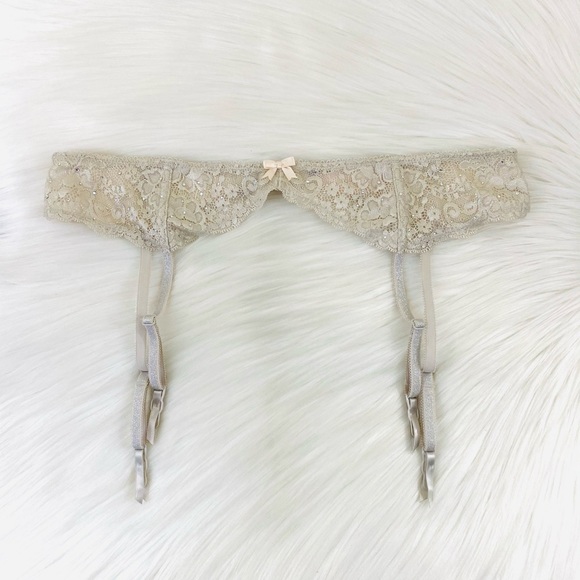 Victoria’s Secret Garter Belt Lingerie M/L - Picture 2 of 12